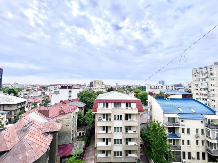 Apartament cu 4 camere semidecomandat, mobilat în Ștefan cel Mare