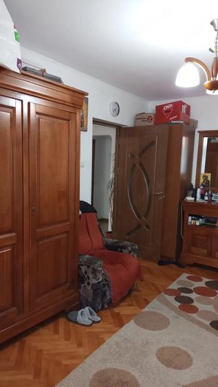 Apartament cu 3 camere decomandat în Ostroveni