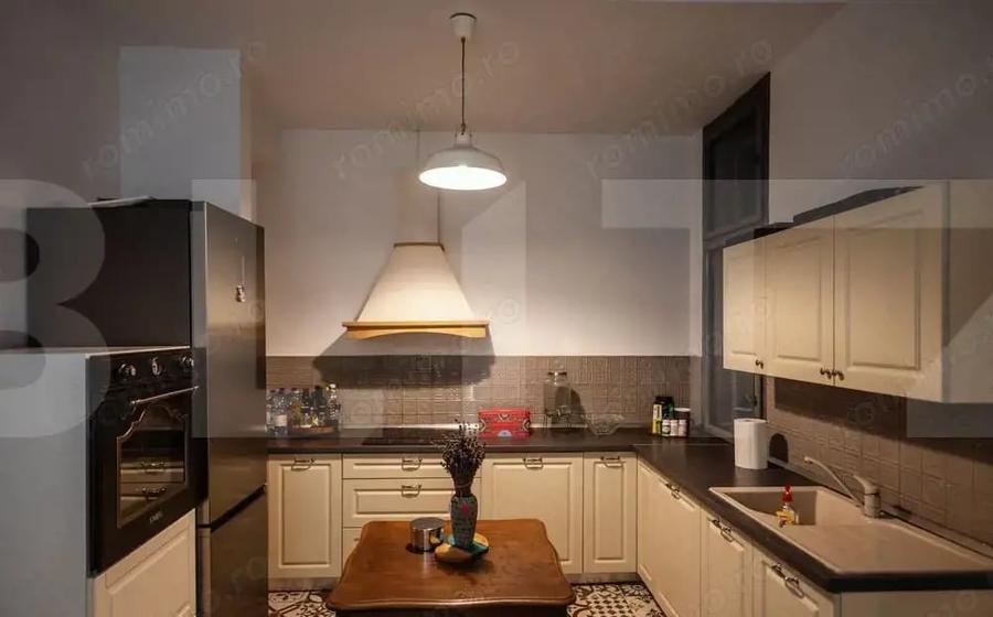 Apartament cu 3 camere semidecomandat în Central