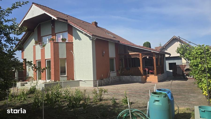 Casă cu 4 camere cu Teren 1159 Mp în Ceangăi