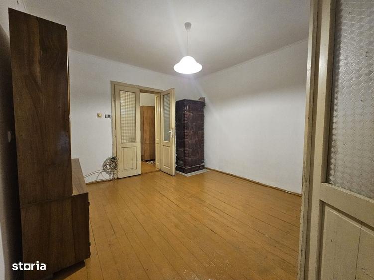 Casă cu 4 camere cu Teren 999 Mp în Crângului