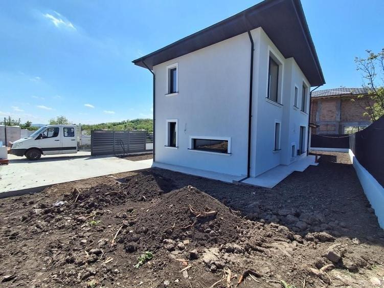 Casă individuală cu 4 camere cu Canalizare în Miroslava