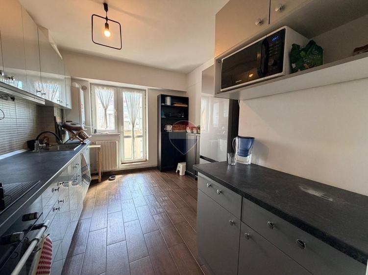 Apartament cu 3 camere decomandat, mobilat în Central