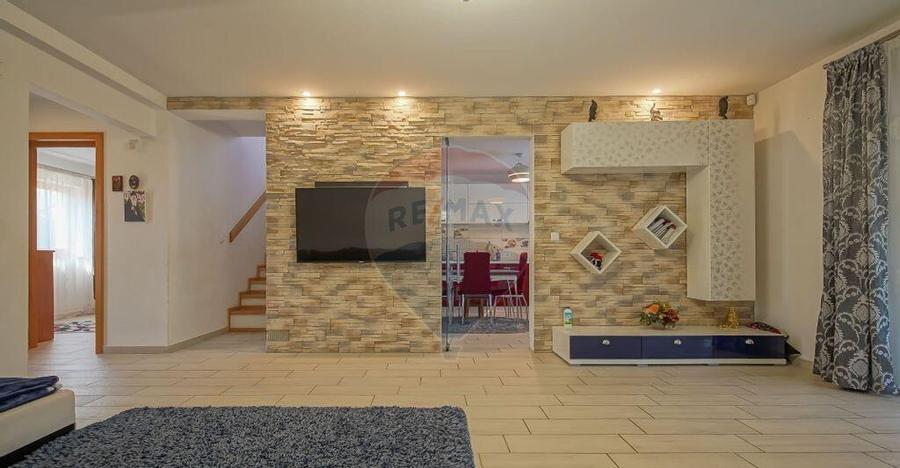 Casa Premium cu Design Elegant ?i Intimitate, in Carti... - 3