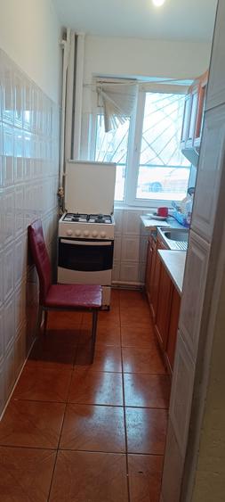 Podul Inalt ,se vinde la parter apartament 2 camere pret 45000 euro. - 3