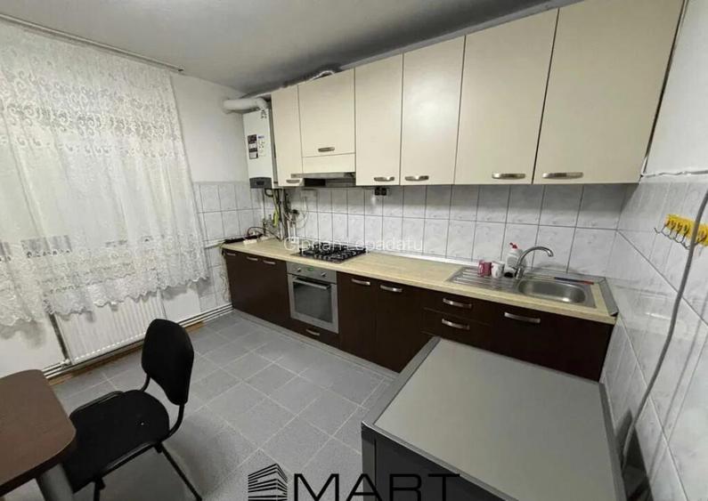 Apartament 2 camere decomandat situat la parterul unui bloc