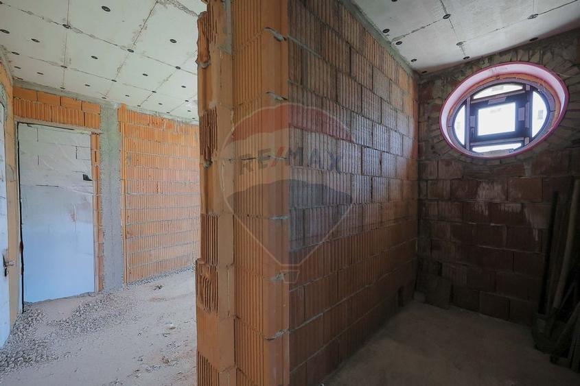 De vânzare casă cu un proiect deosebit, la roșu , Str. Gheorghe Doja - 27