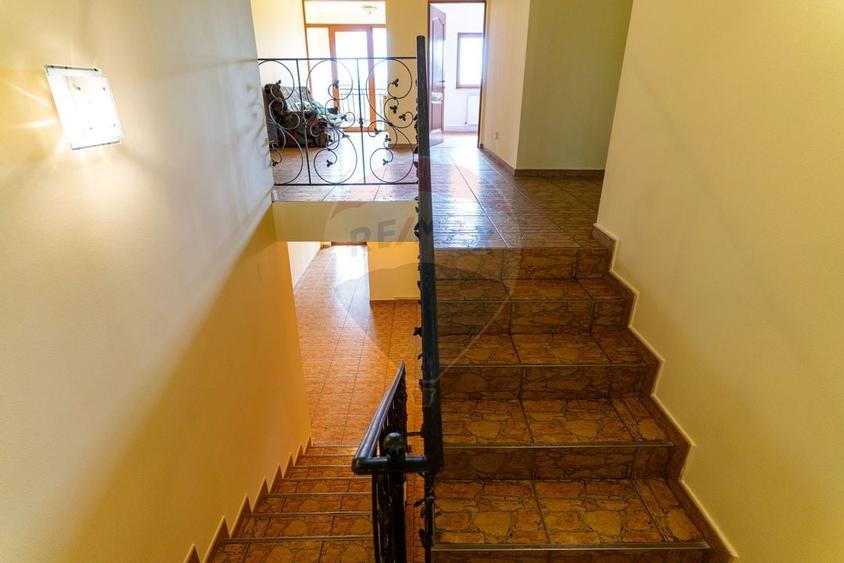 Vila /Pensiune 6 camere in Cristur, jud Hunedoara - 36