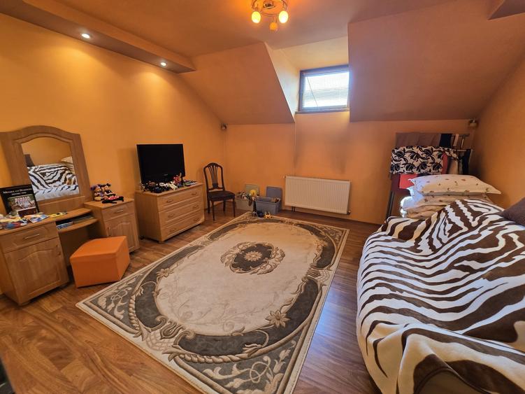 Casă Individuală cu 8 Camere și 4 Băi – de Vânzare în Ciarda Roșie - 375.000 Eur - 7