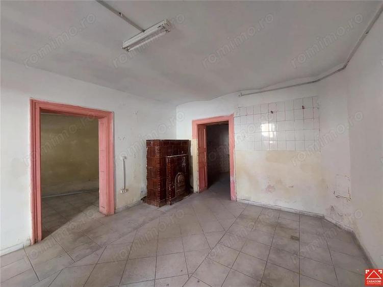 Casa cu spatiu comercial, zona Intim - 11