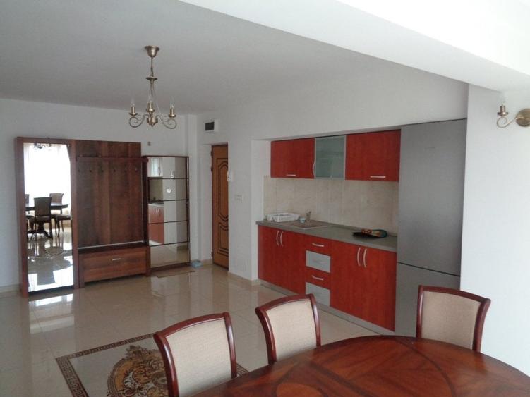 Apartament 3 camere, Centru, etaj 2, mobilat, centrala - 6