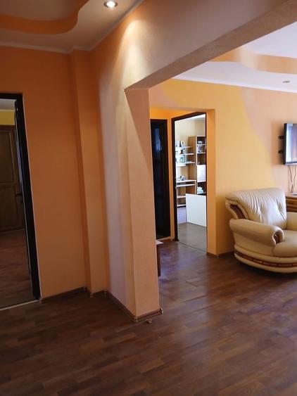 Merita! Apartament cu 4 camere decomandate Micro 20 etaj 6/10,vedere la Dunare. - 3