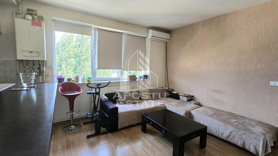 Apartament cu 3 camere, centrala proprie, zona Lipovei - 1
