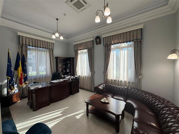 Spatiu Ultracentral 411 mp utili,S+P+1,1.500 mp teren, complet renovat - 1