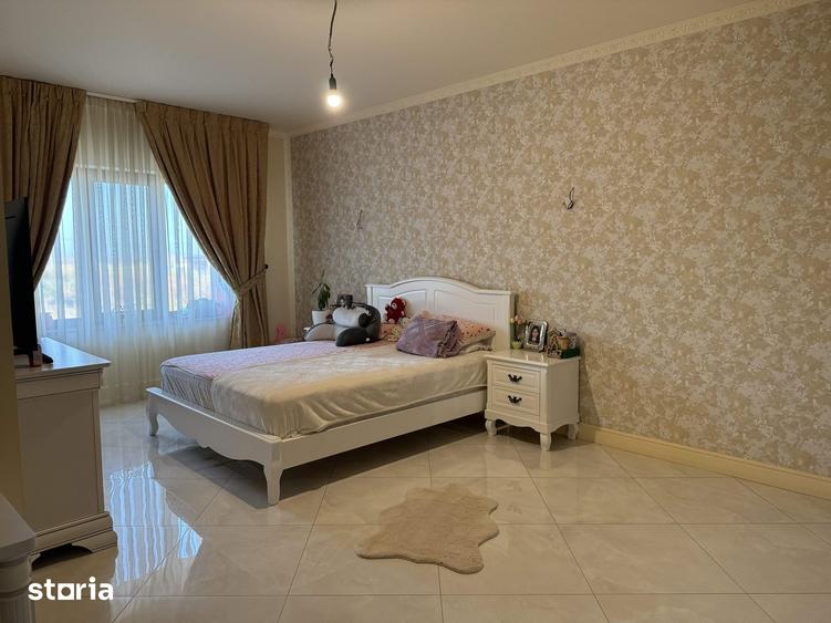 Casă cu Teren 3000 Mp în Central
