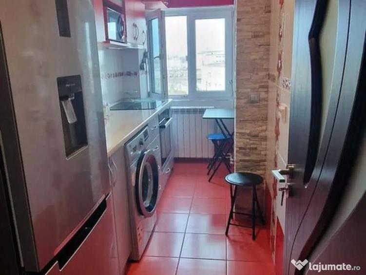 Garsoniera decomandata zona Far. - 2