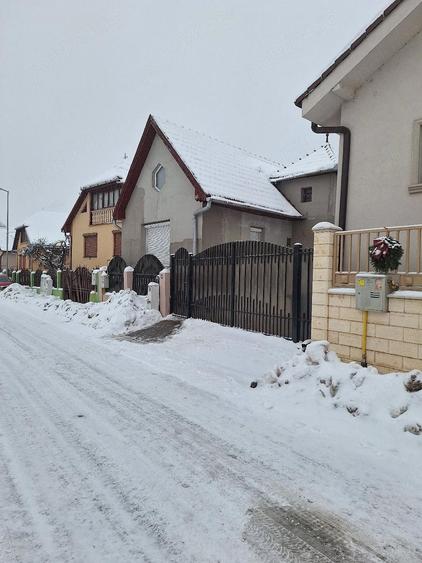 Schimb casa cu apartament cu 3-4 camere - 1