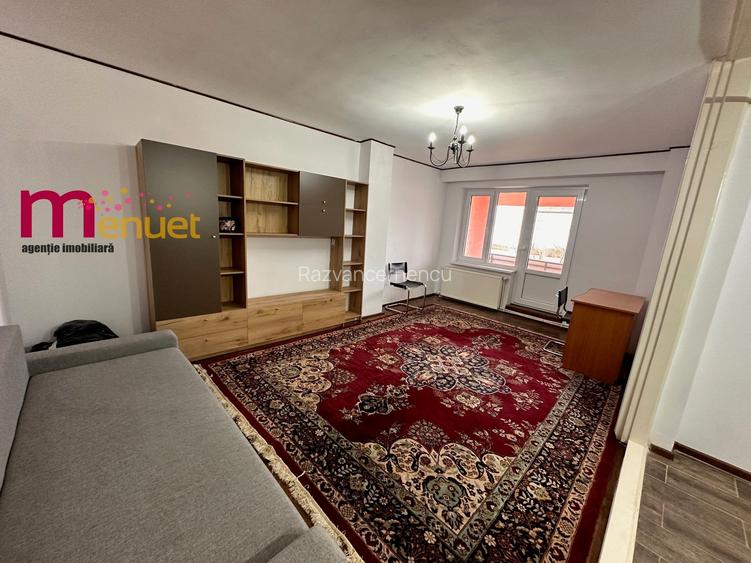 Apartament 3 camere ,zona Biserica cu Ceas,etaj 2