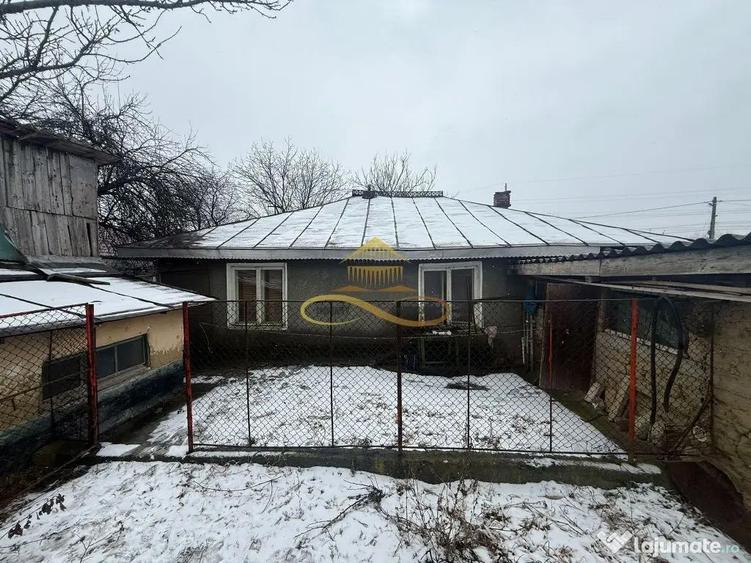 Casa batraneasca cu teren de vanzare in Lilieci Bacau - 9