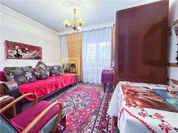 3 camere decomandate, 22 Decembrie - 8