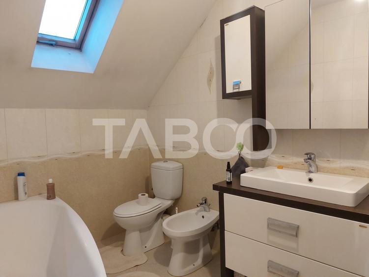 Duplex de vanzare P+M 100 mpu 4 camere curte libera 110 mp Cisnadie - 11