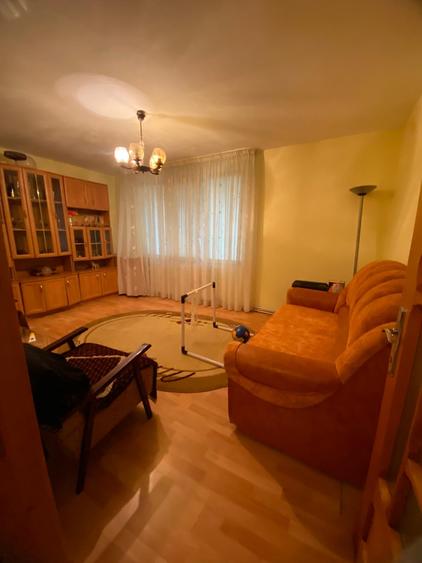 De vanzare 3 camere decomandate la parter in zona Orizont - 1