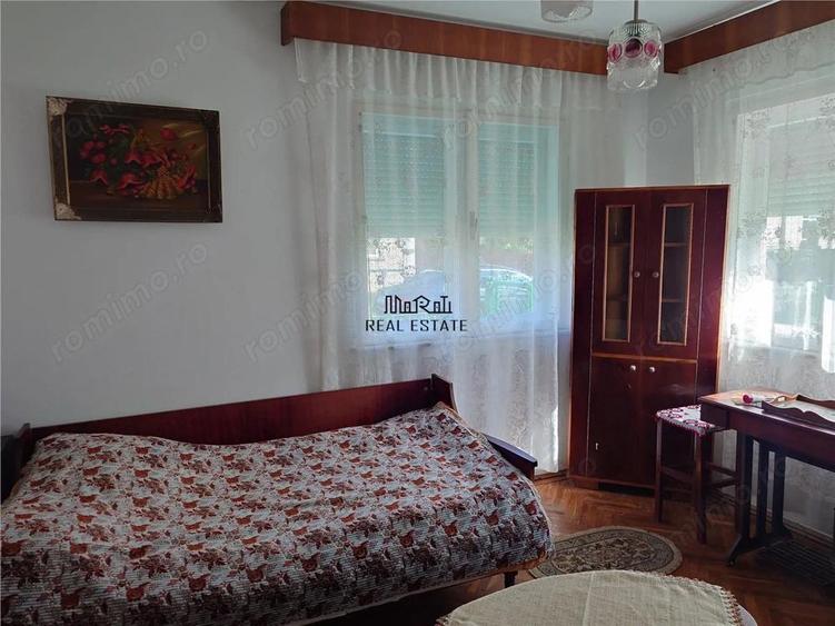 Casa P+M cu teren generos si loturi suplimentare in Baia de Cris - 17