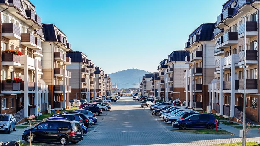 Apartament cu 3 camere decomandat în Sânpetru