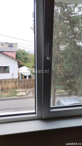 De inchiriat. De inchiriat.