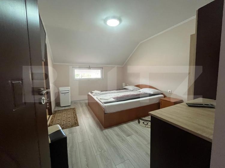 Casă individuală cu 10 camere cu Canalizare în Haieu