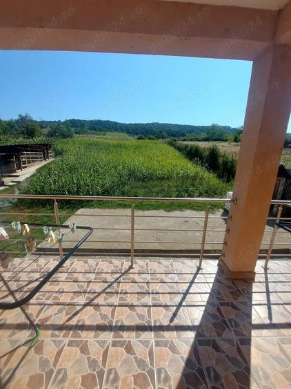Casa de vanzare in Homocea spre Lespezi parter plus etaj teren 3000m2. - 1