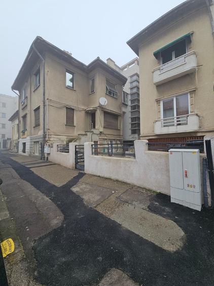 Vând apartament cu 2 camere str Mircea - 1