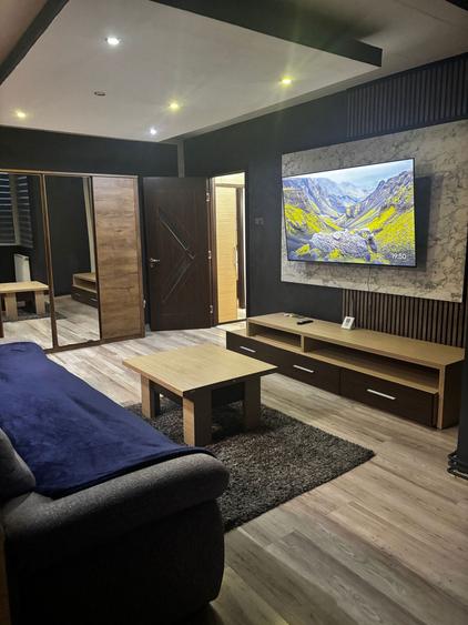 Inchiriez apartament 2 camere zona Tractorul - 1