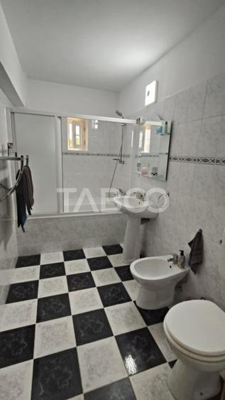 Apartament cu 3 camere garaj si pivnita de vanzare in Sebes - 6