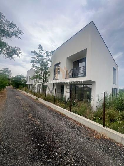 Triplex nou, 113 mp utili + curte, Apahida – disponibil si la pachet!