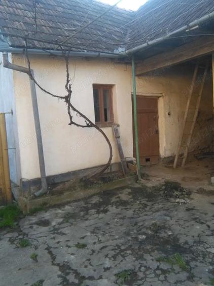 Casa ?i teren de vanzare - 1