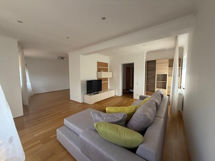 Casă individuală cu 5 camere cu Teren 706 Mp în Dumbrăvița