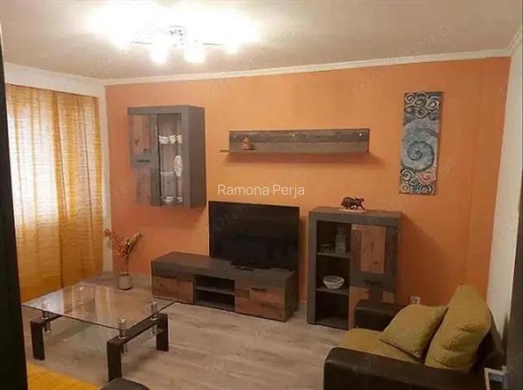 Apartament 3 camere, Ultracentral, etaj 2