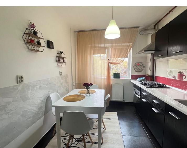 Apartament cu 2 camere semidecomandat, mobilat în Sebastian