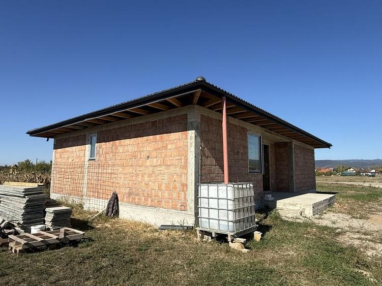 Casă cu 4 camere în Săsar