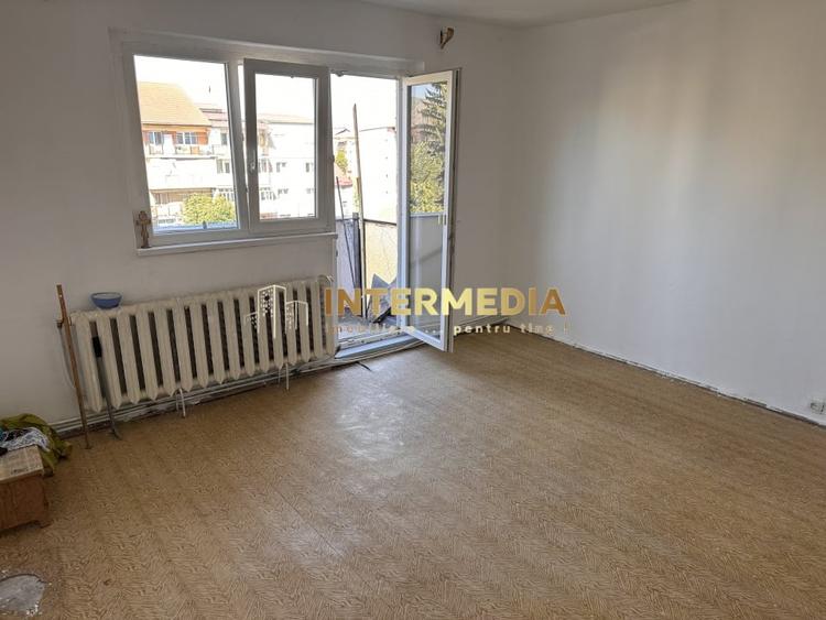 Apartament cu 2 camere semidecomandat în Cetate