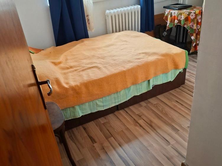 Apartament cu 4 camere decomandat în Drumul Taberei