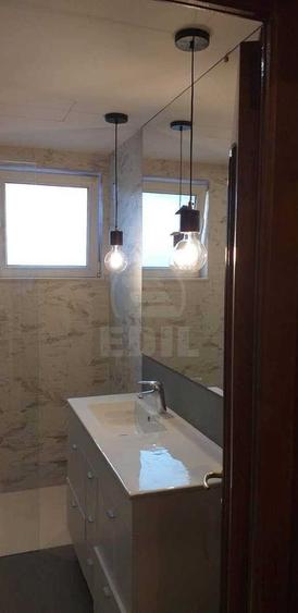 Apartament cu 3 camere decomandat în Florești