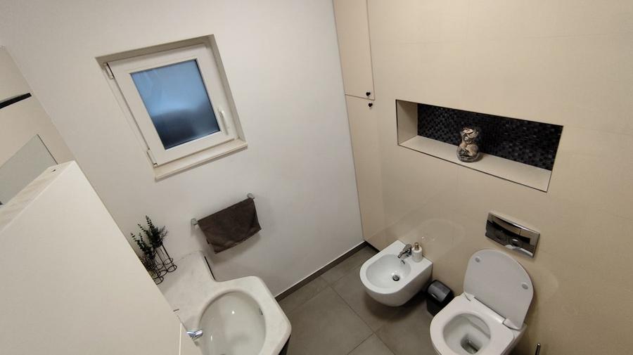 Duplex cu 5 camere cu Canalizare în Florești