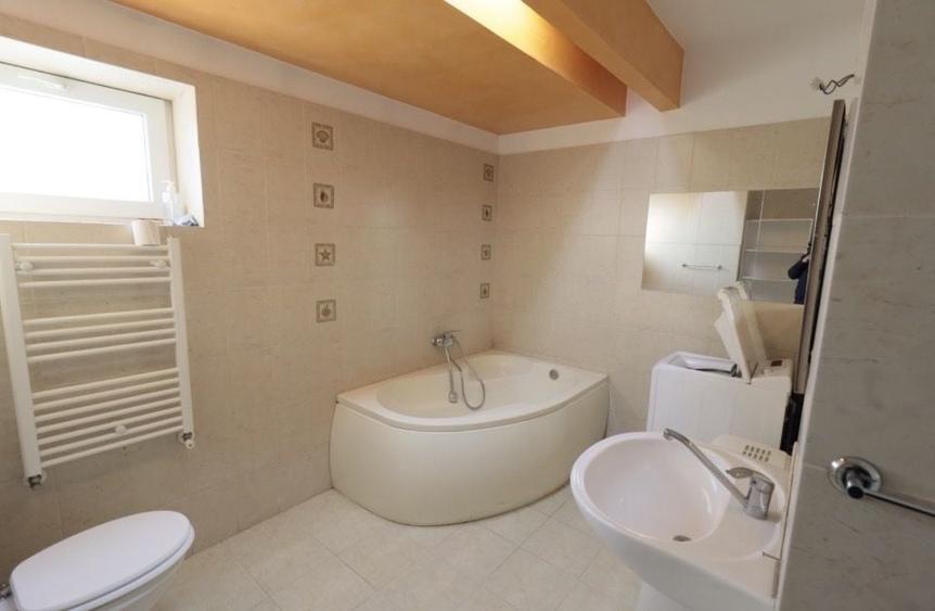 Apartament cu 3 camere decomandat în Cățelu