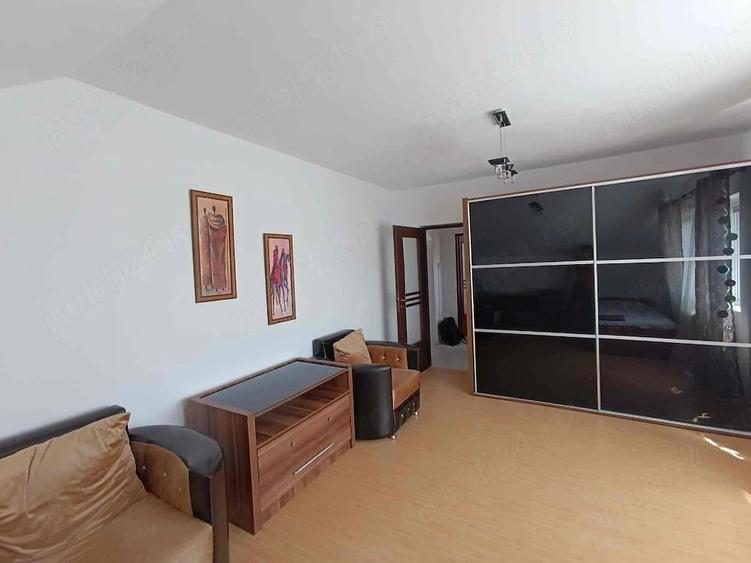 Apartament cu 3 camere decomandat în Zorilor
