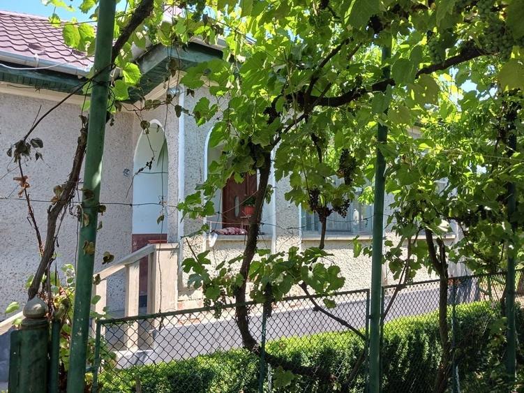 Casă cu 4 camere în Central