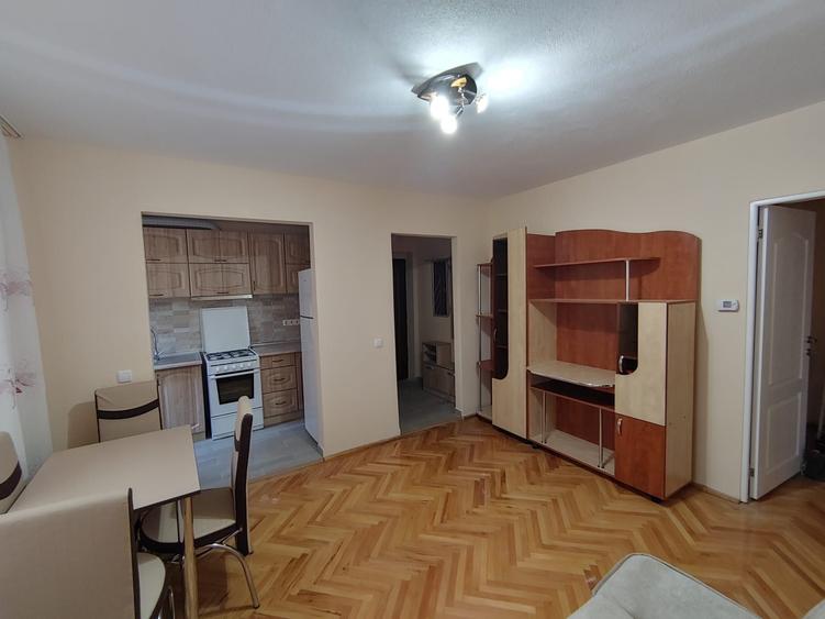 Apartament cu 3 camere semidecomandat în Central