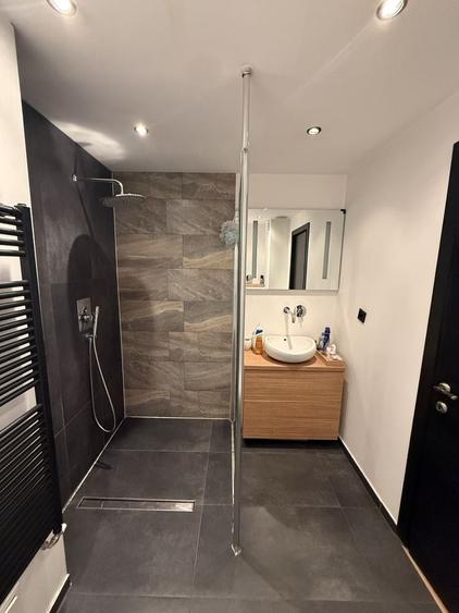 Apartament cu 3 camere decomandat în Pandurilor
