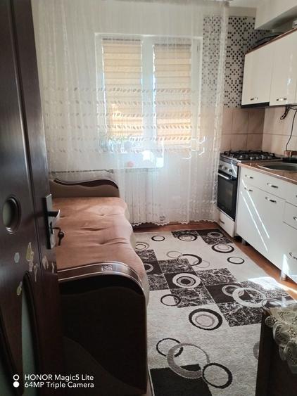 Apartament cu 2 camere decomandat în Cet